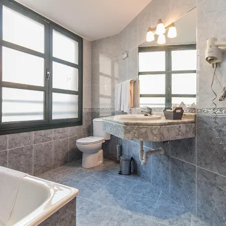 فندق Hotel Gijon خيخون