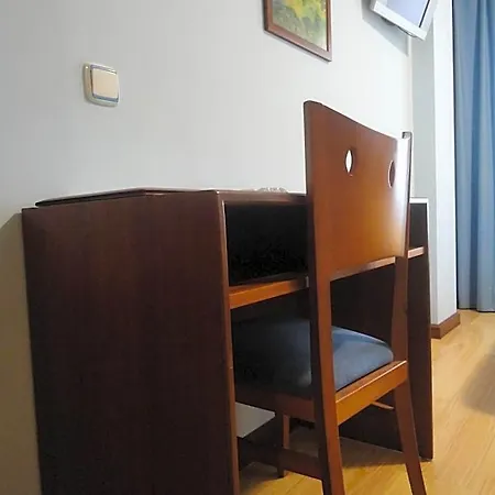 Hotel Gijon فندق 3*