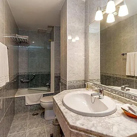 Hotel Gijon فندق خيخون