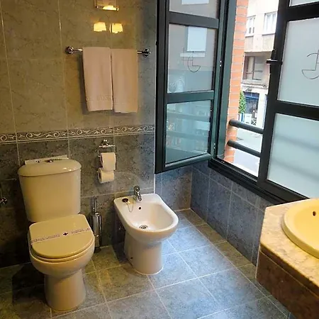 Hotel Gijon فندق خيخون