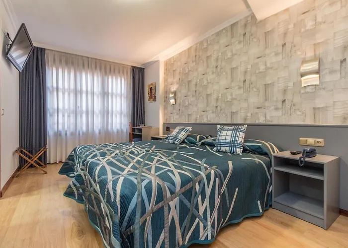 מלון Hotel Gijon